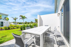 Cozy 3 Bedroom Townhouse Near Disney w/ Patio